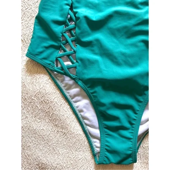 Cutout Detail One Piece Swimsuit / Bathing Suit Green Medium - Picture 4 of 7